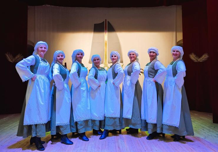 MOTERŲ ŠOKIŲ GRUPĖS ,,KAITRA" KONCERTINIS PASIRODYMAS KINTUOSE