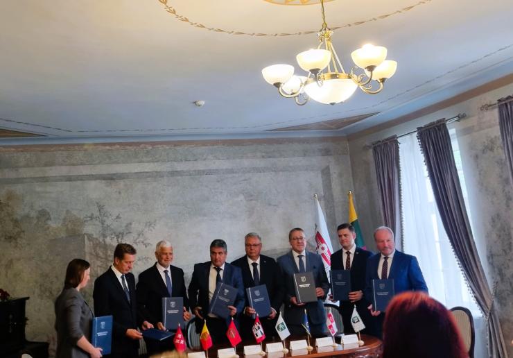 PASIRAŠYTA  MAŽOSIOS LIETUVOS ETNOGRAFINIO REGIONO KULTŪROS KELIŲ PARTNERYSTĖS SUTARTIS