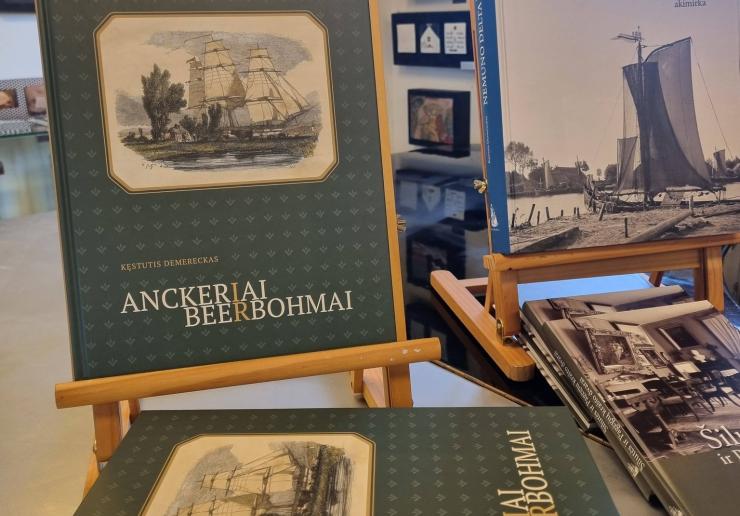 ŠVENTĖME LIETUVOS IR E.V.BERBOMO GIMTADIENIUS